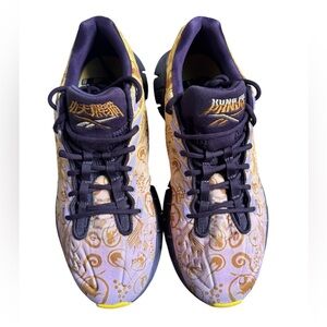 REEBOK X KUNG FU PANDA ZIG KINETICA
Marigold/ Lavish Purple/ Puzzled Purple 7